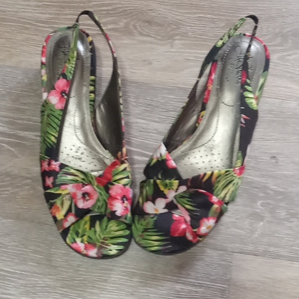Life Stride women's sandals
